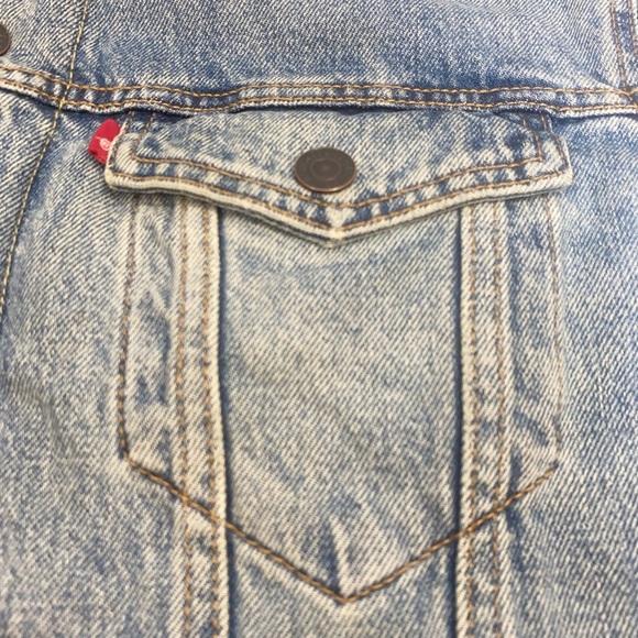 Levi’s Sherpa Lined Trucker Denim Jacket Light Wash – Men’s Size Large - Picture 9 of 10